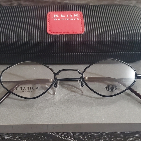 Eyethink Eyewear - Picture 1 of 3